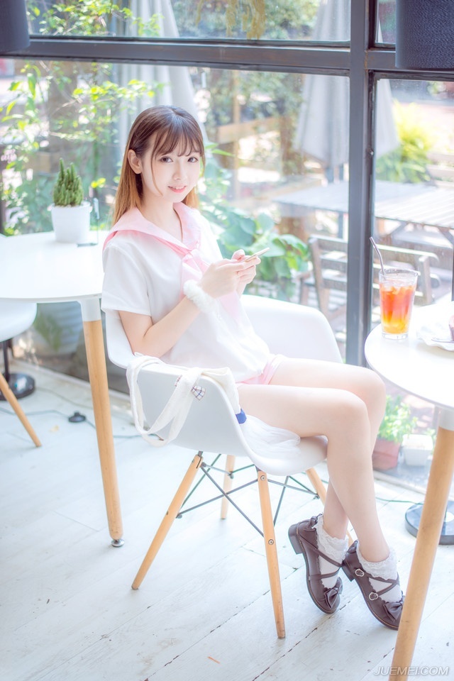 我们为什么需要美女，可能她们改变你的生活习性，让人感这个世界充满期待，虽然当你觉得期待的东西就要得到的时候，她们马上去普度众生，让其他人觉得生活充满期待。——韩寒《像少年啦飞驰》